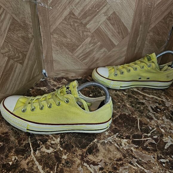 Converse women's All Star Classic yellow Fashion Shoes size 8   540 - Picture 5 of 10